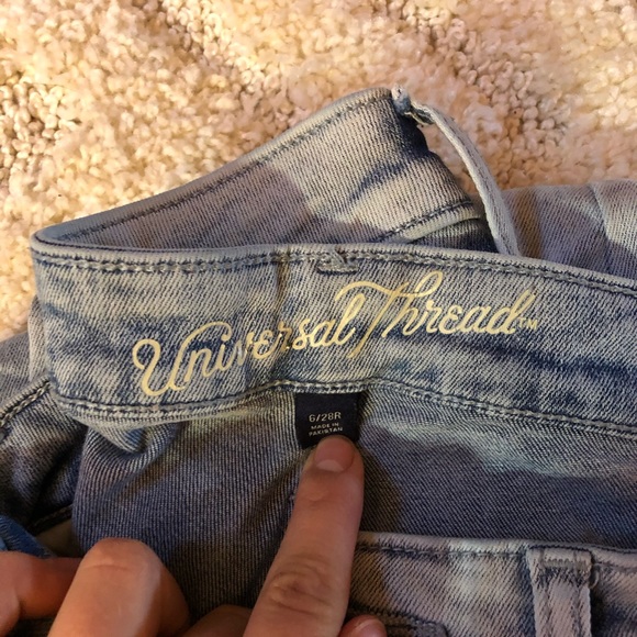 Universal Thread light wash skinny jeans - Picture 4 of 4